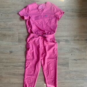 FIGS Scrub Set – Pink Catarina Top & Zamora Jogger Pants (Size M)
